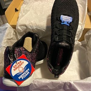 Skechers NWT size 10wide Women’s Virtue